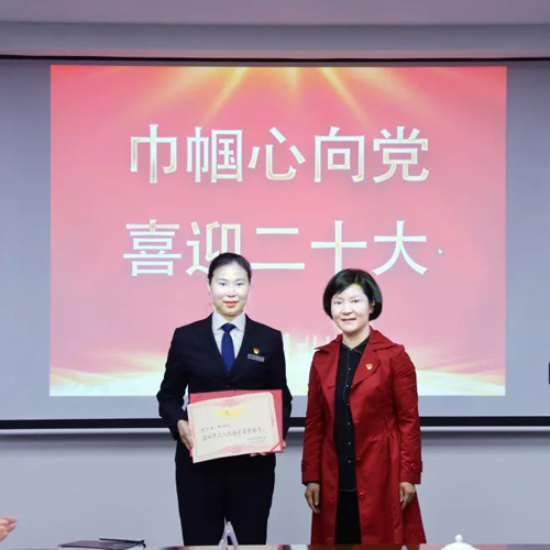 市婦聯(lián)、市總工會(huì)領(lǐng)導(dǎo)來(lái)集團(tuán)授牌公交巾幗事業(yè)再迎盛事