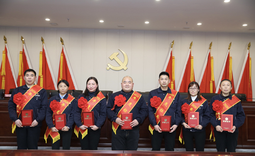 關(guān)于表彰2020年度先進集體、先進個人的決定