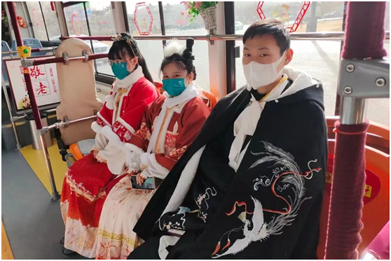 老家河南 心的春運(yùn)︱熟悉的春節(jié)里！ 看洛陽(yáng)公交人的過(guò)年儀式感 