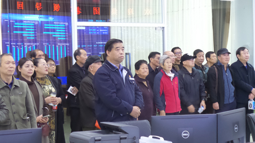 老干部們都說“集團(tuán)真暖心，做公交人真自豪！”