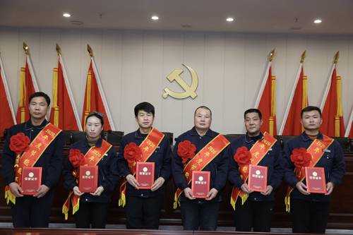 0204 節(jié)能能手從左至右依次為 石亞杰、沈小慶、楊興忠、于俊國、權(quán)振利、吳偉偉.jpg