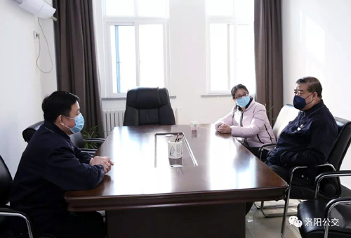 眾志成城、共克時艱——團市委向公交一線捐贈疫情防控物資