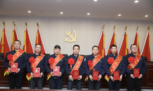 0202  標兵從左至右依次為 苗田、尤建鵬、劉德斌、褚聰偉、王占峰、解偉強、馬群藝.jpg
